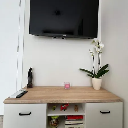 Апартамент Harmony Apartment- 4 People- New Modern Flat-by The Sea