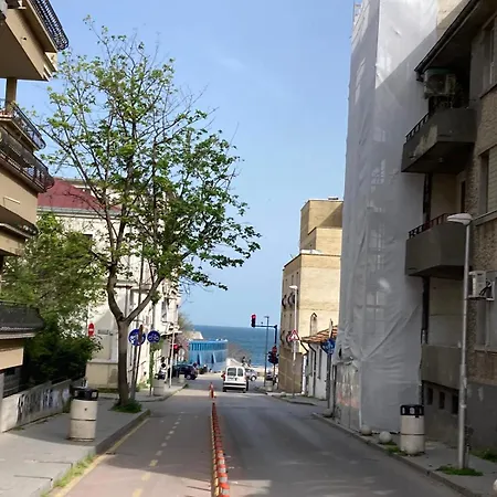 Harmony Apartment- 4 People- New Modern Flat-by The Sea Апартамент Варна