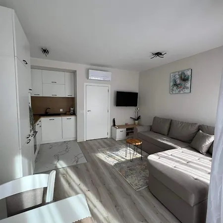 Harmony Apartment- 4 People- New Modern Flat-by The Sea Apartman