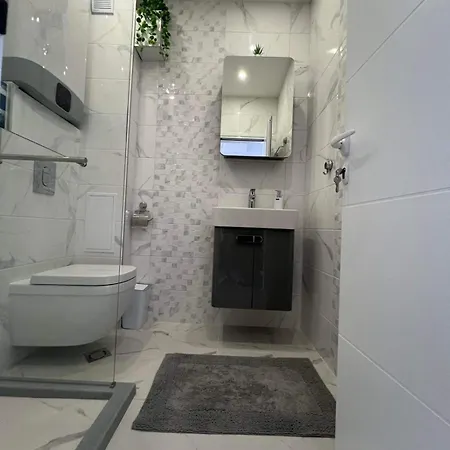 Harmony Apartment- 4 People- New Modern Flat-by The Sea *